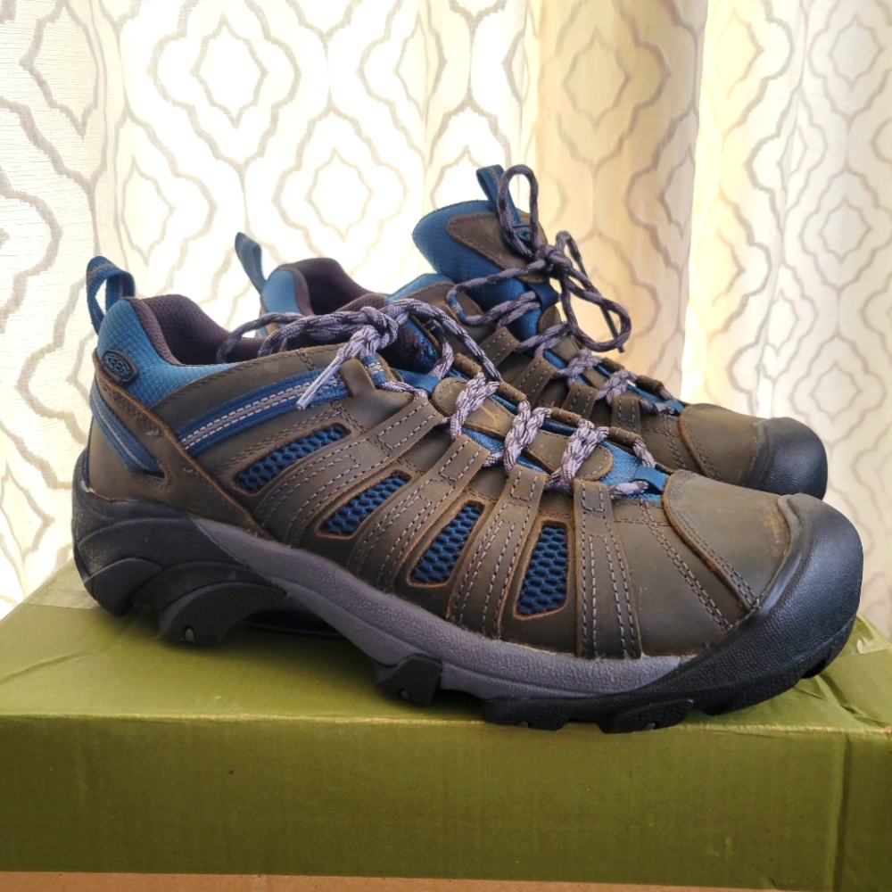 New w box KEEN men's shoes